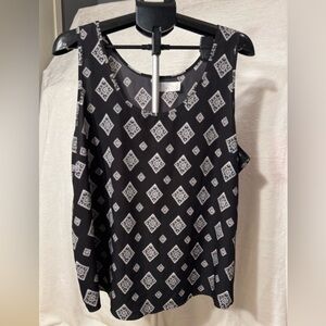 Time and Tru Black and White Geometric Top